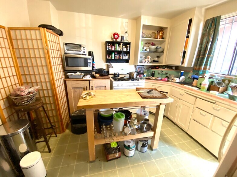 More Photos Of 5444 International Blvd, Oakland Apartments For Sale