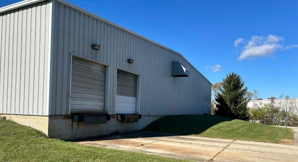 More Photos Of 4008 Borman Dr, Batavia Warehouse For Lease