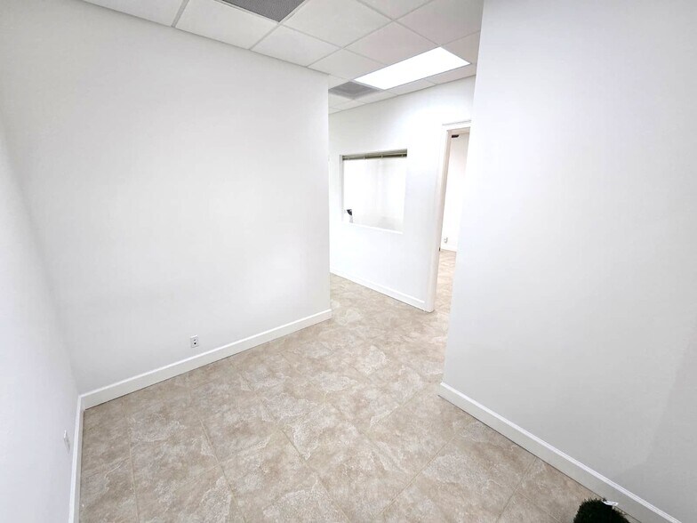 More Photos Of 11931-11971 NW 37th St, Coral Springs Warehouse For Lease