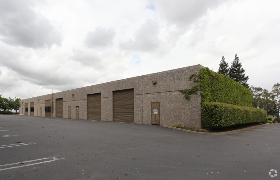 More Photos Of 658 Commerce Dr, Roseville Research And Development For Lease