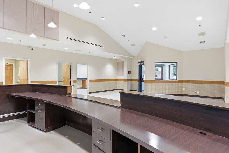 More Photos Of 180 Bear Hill Rd, Waltham Flex For Sale