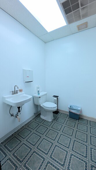 More Photos Of 926 14th St N, Texas City Medical For Sale