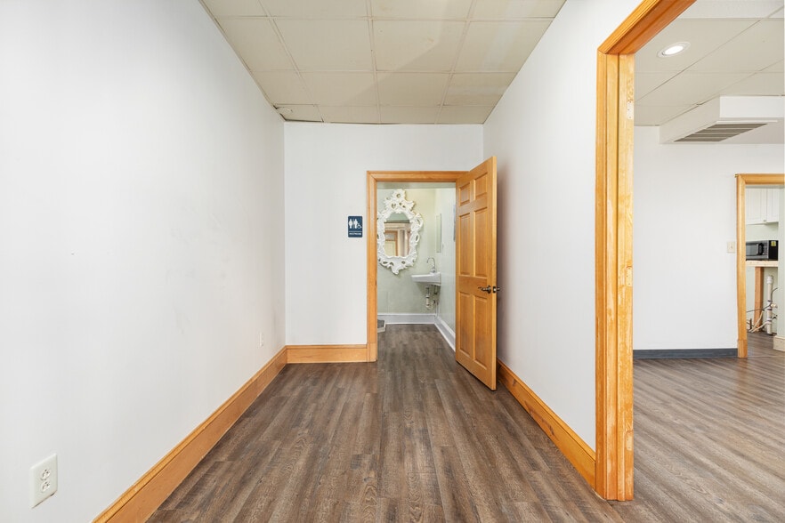 More Photos Of 238 E King St, Strasburg Storefront For Sale