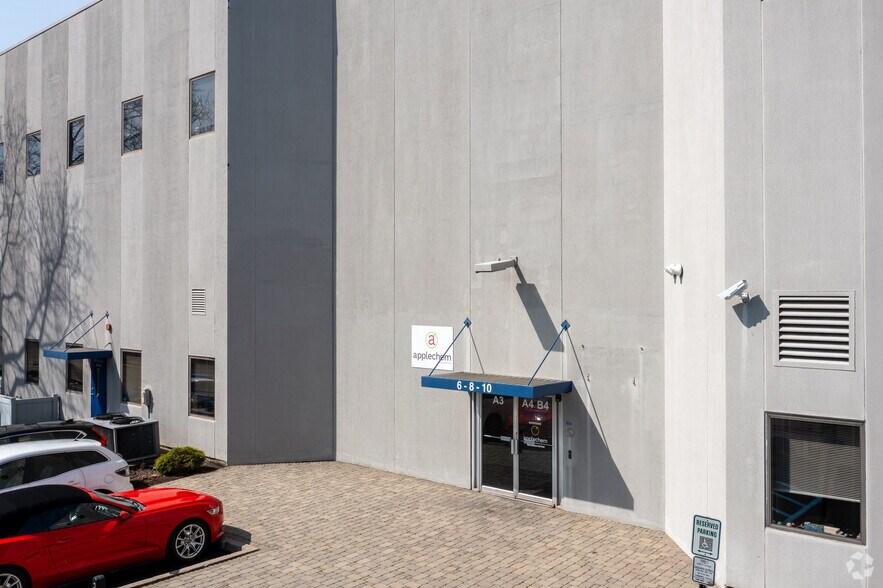More Photos Of 2 Cranberry Rd, Parsippany Warehouse For Lease