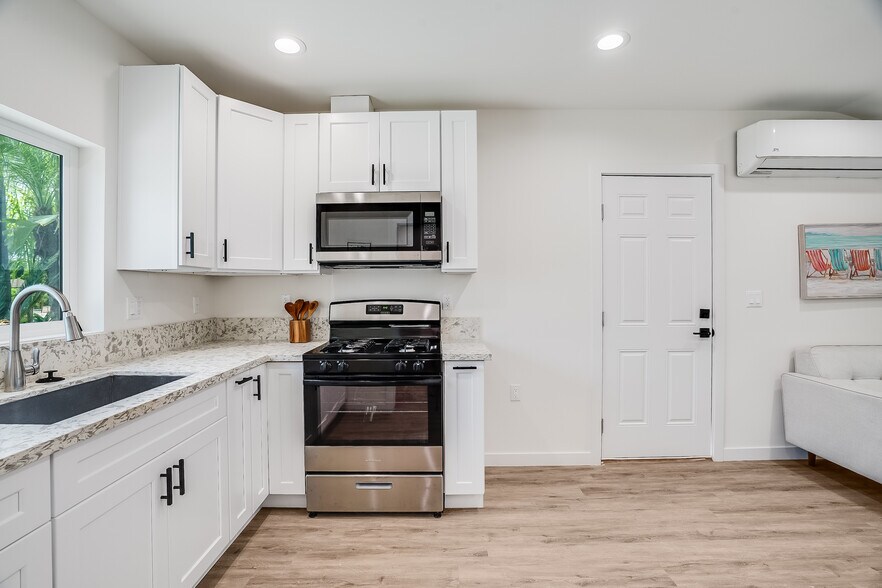 More Photos Of 7008 Encino Ave, Van Nuys Apartments For Sale