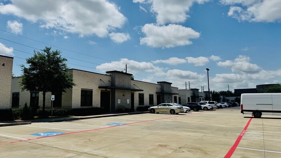 More Photos Of 12440 Emily Ct, Sugar Land Office Residential For Lease