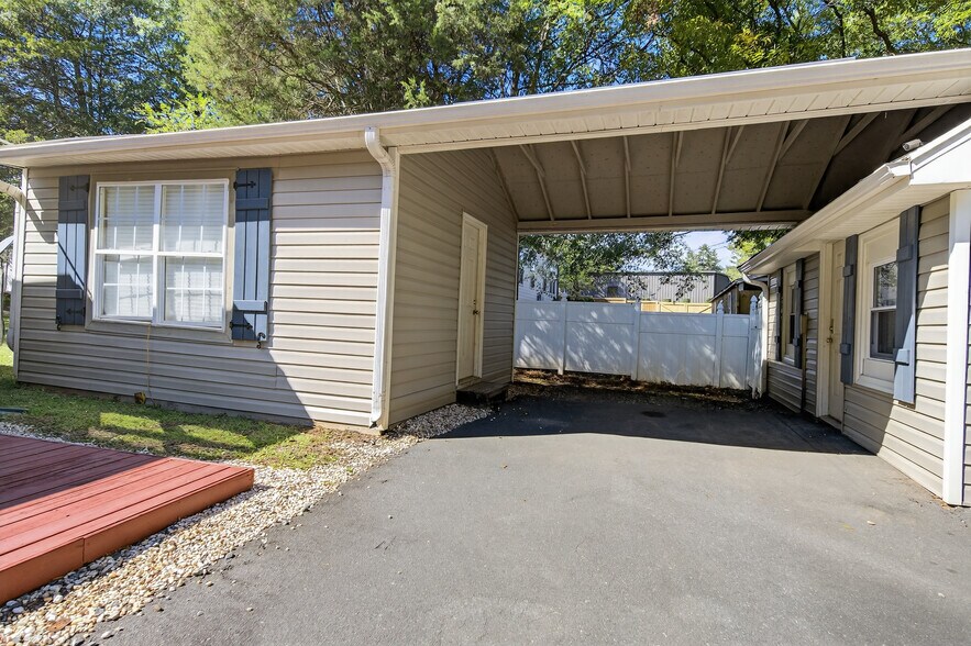 More Photos Of 19428 Zion Ave, Cornelius Office For Sale