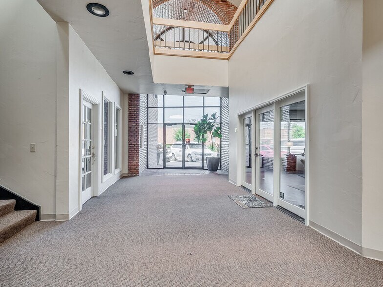 More Photos Of 6656 NW 39th Expy, Bethany Office For Lease