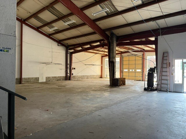 More Photos Of 12 Shelby St, Jamestown Light Distribution For Sale