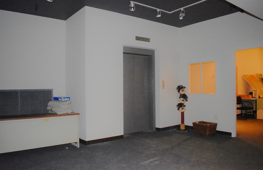 More Photos Of 1131 Central Ave, Middletown Loft Creative Space For Sale