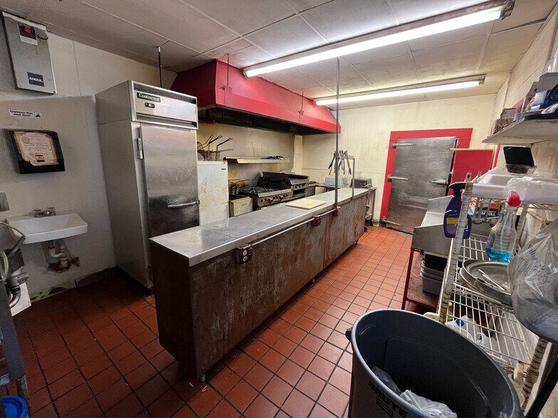 More Photos Of 4600 S Hickory St, Loxley Restaurant For Sale