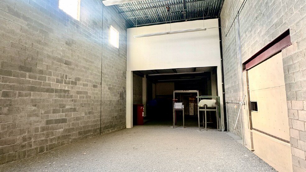 More Photos Of 2377-2379 48th St, Astoria Warehouse For Sale