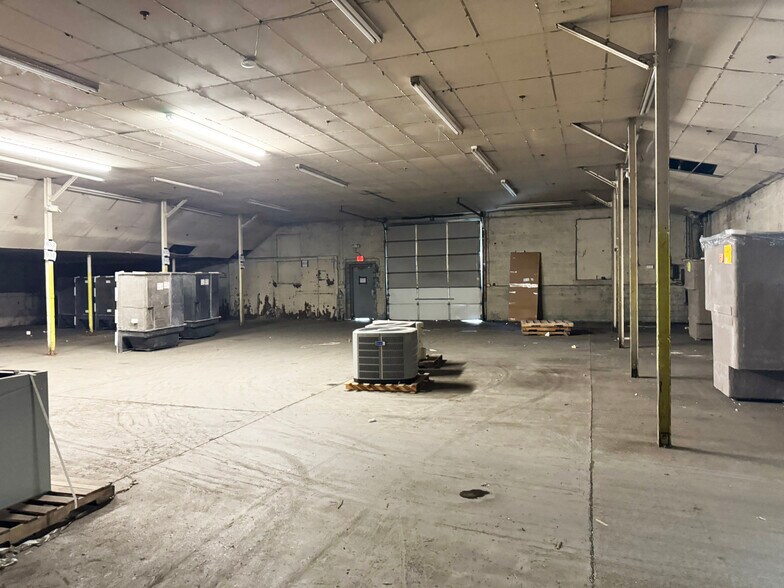 More Photos Of 14 Kraft Ave, Albany Warehouse For Lease