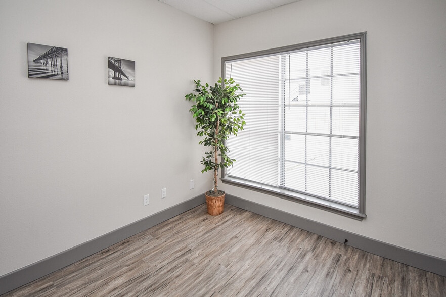 More Photos Of 104 Kelly Dr, Victoria Office For Lease