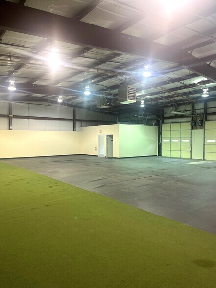 More Photos Of 919 E 29th St, Lawrence Warehouse For Lease