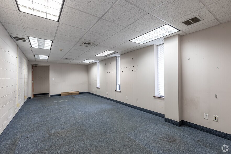 More Photos Of 55 Jackson St, Holyoke Manufacturing For Lease