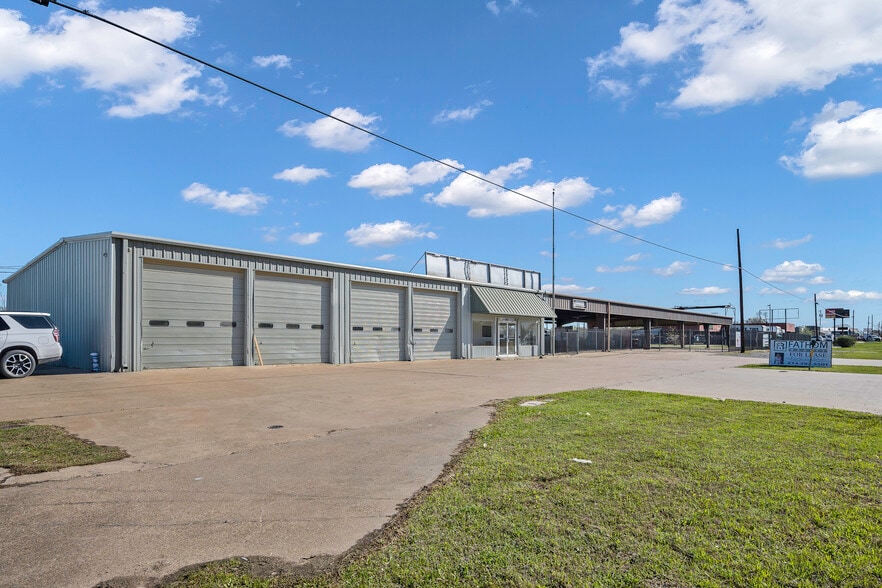 Primary Photo Of 2824 W Main St, Gun Barrel City General Retail For Lease