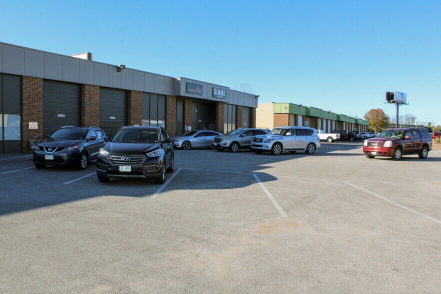 More Photos Of 1725-1745 Chase Dr, Fenton Warehouse For Lease