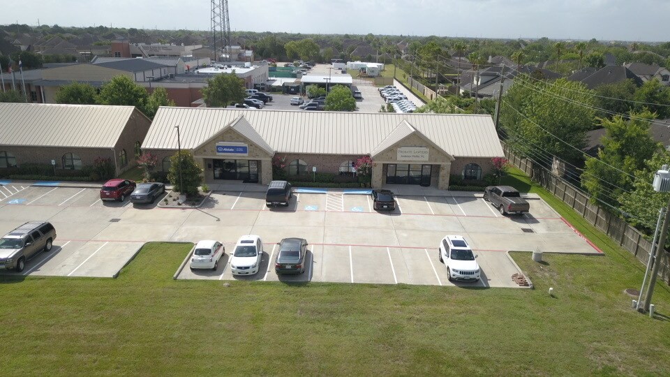 More Photos Of 1311 W Parkwood Ave, Friendswood Office For Lease