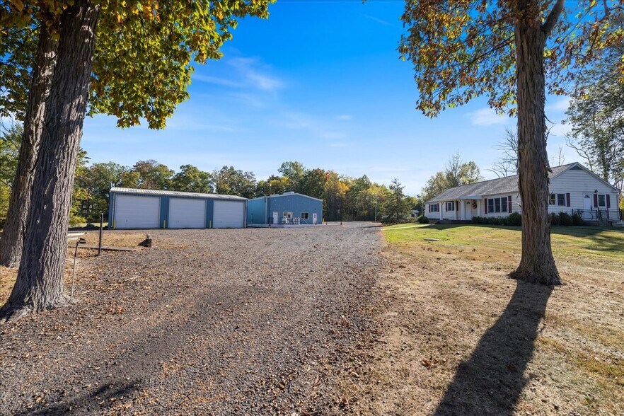 More Photos Of 563 Deep Run Rd, Perkasie Contractor Storage Yard For Sale