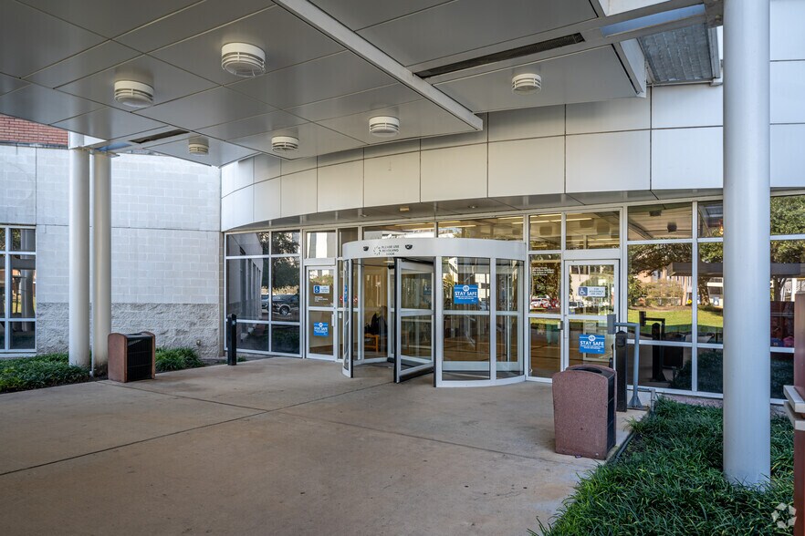 More Photos Of 7900 Fannin St, Houston Medical For Lease
