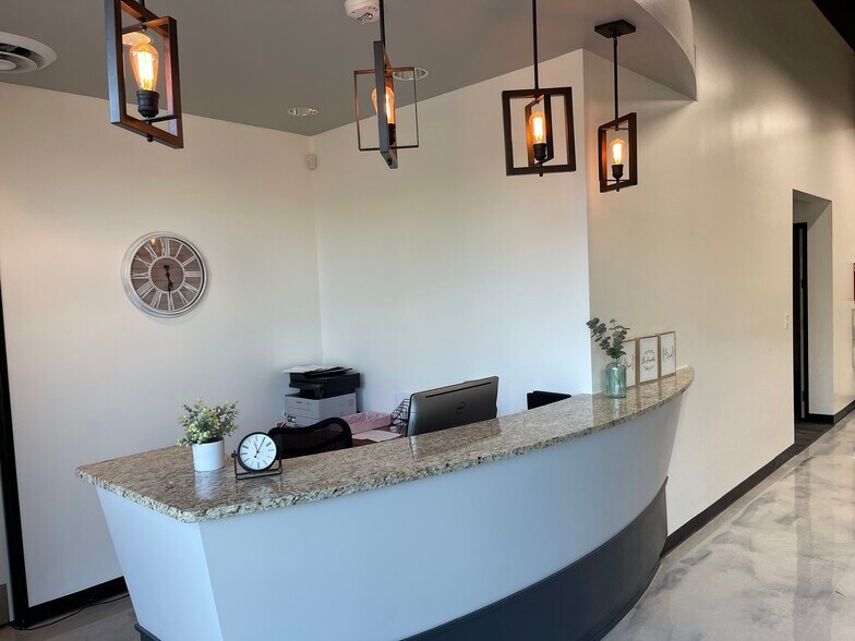 More Photos Of 21501 N 78th Ave, Peoria Research And Development For Lease