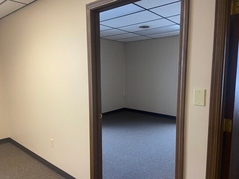 More Photos Of 51 N America Dr, West Seneca Office For Lease