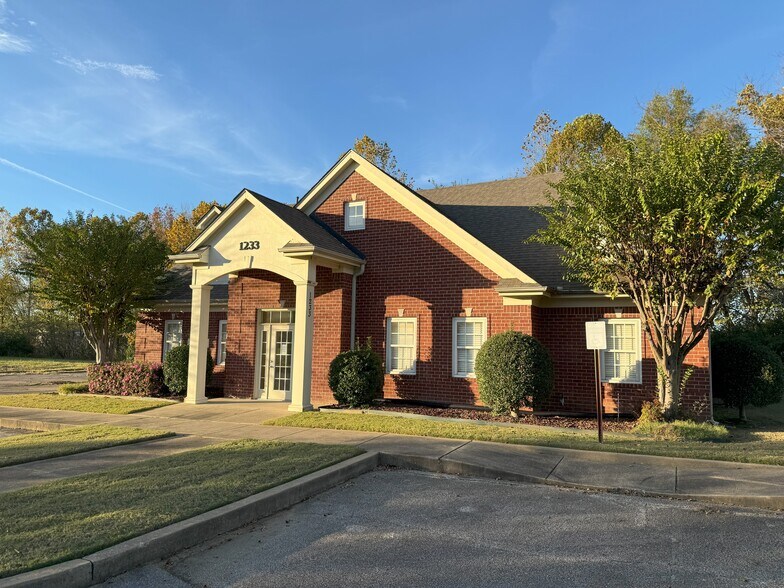 More Photos Of 1233 Macon View Dr, Cordova Medical For Lease