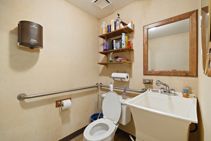 More Photos Of 23515 Nine Mack Dr, Saint Clair Shores Freestanding For Lease