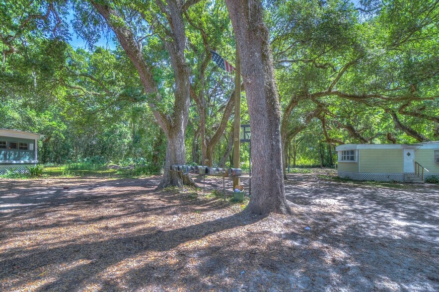 More Photos Of 20303 Old Somerset Acres Ln, Spring Hill Manufactured Housing Mobile Home Park For Sale