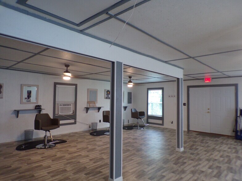 More Photos Of 450 S Oak St, Jackson Storefront Retail Office For Sale