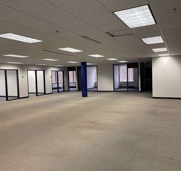 More Photos Of 13555 Bishops Ct, Brookfield Office For Lease