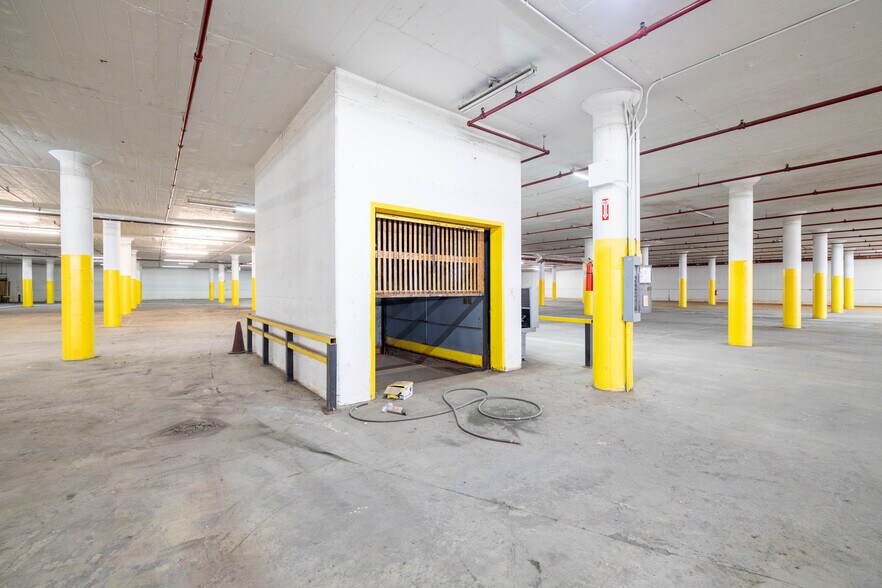 More Photos Of 2121-2225 W Fort St, Detroit Warehouse For Lease