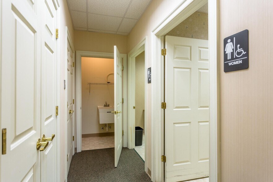 More Photos Of 9972 Spotswood Trl, Mcgaheysville Bank For Lease