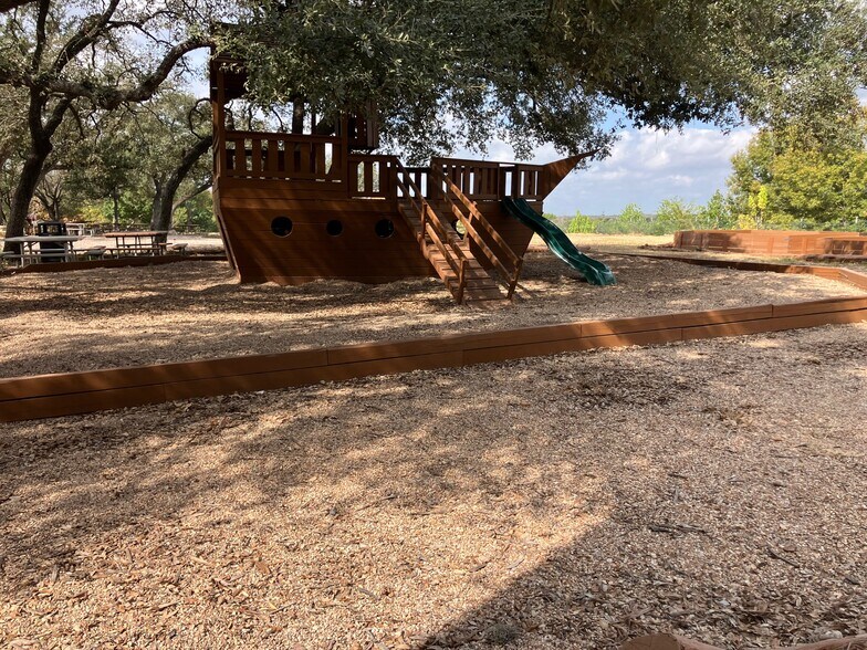 More Photos Of 220 Foremost Dr, Austin Schools For Lease