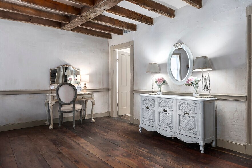 More Photos Of 104 E Austin St, Fredericksburg Storefront Retail Residential For Sale