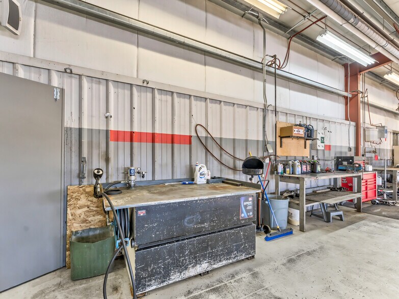 More Photos Of 1276 Trans Canada Way SE, Medicine Hat Showroom For Sale