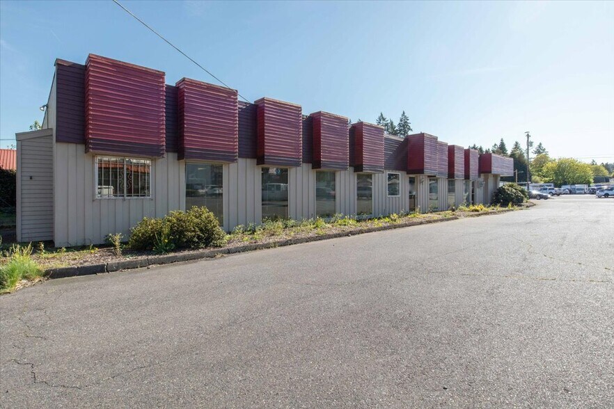 More Photos Of 19230 SE McLoughlin Blvd, Gladstone Medical For Sale