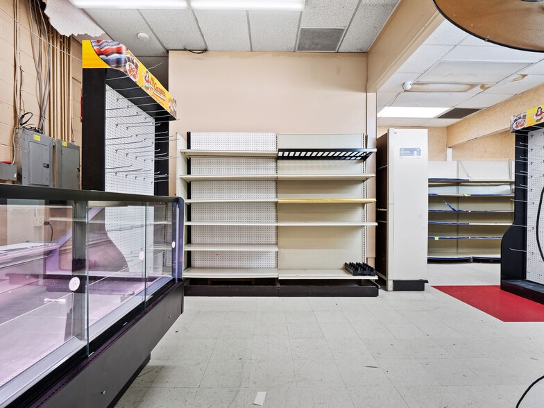 More Photos Of 2915 Calhoun, Fort Wayne Storefront For Sale
