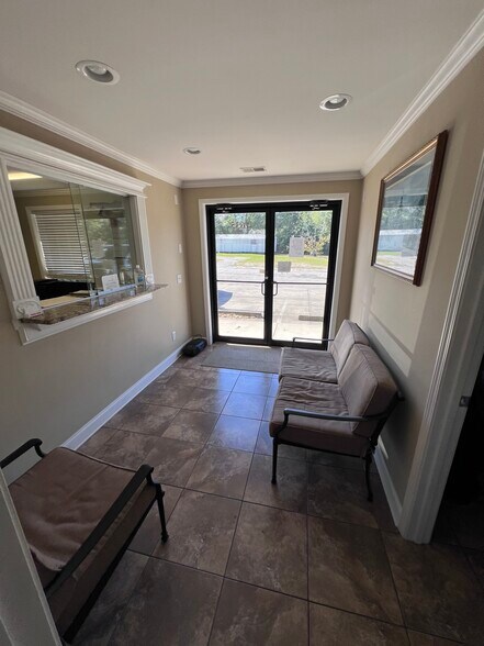 More Photos Of 1653 Burnham st, West Columbia Office For Lease