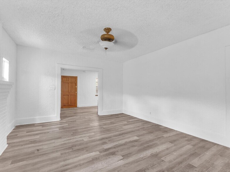 More Photos Of 1932 Dewey St, Hollywood Land For Sale