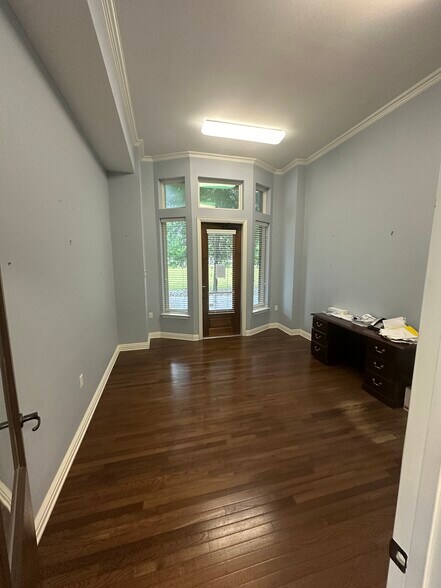 More Photos Of 1130 S Henderson St, Fort Worth Office For Lease