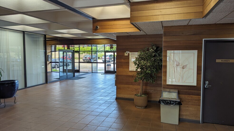 More Photos Of 3675 Huntington Dr, Pasadena Medical For Lease