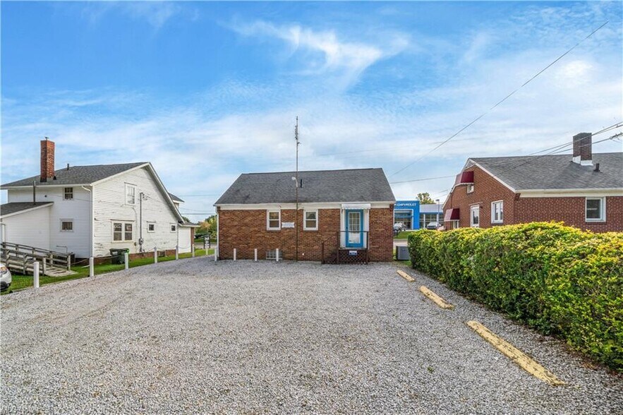 More Photos Of 1077 W State St, Alliance Office For Sale