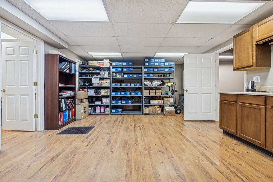 More Photos Of 3502 Dickerson Pike, Nashville Flex For Sale