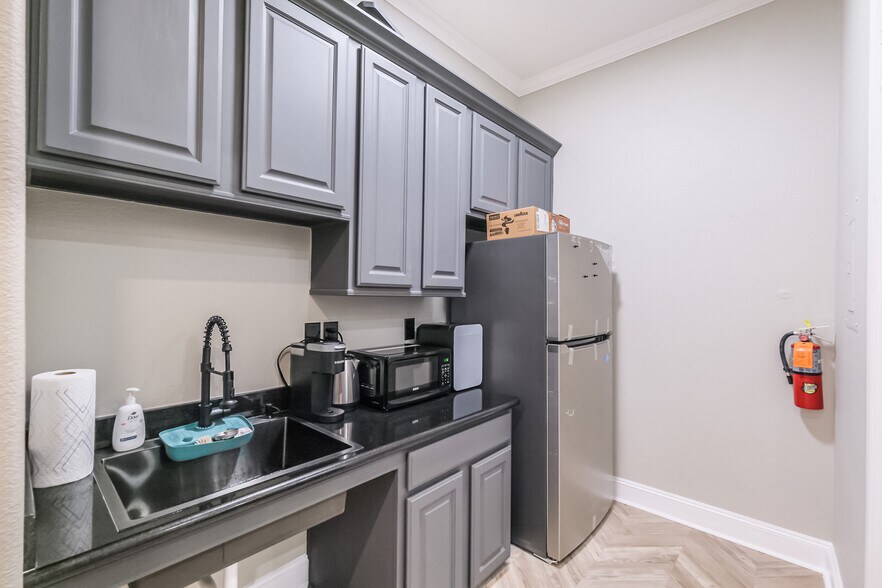 More Photos Of 134 Eldridge Rd, Sugar Land Office Residential For Lease