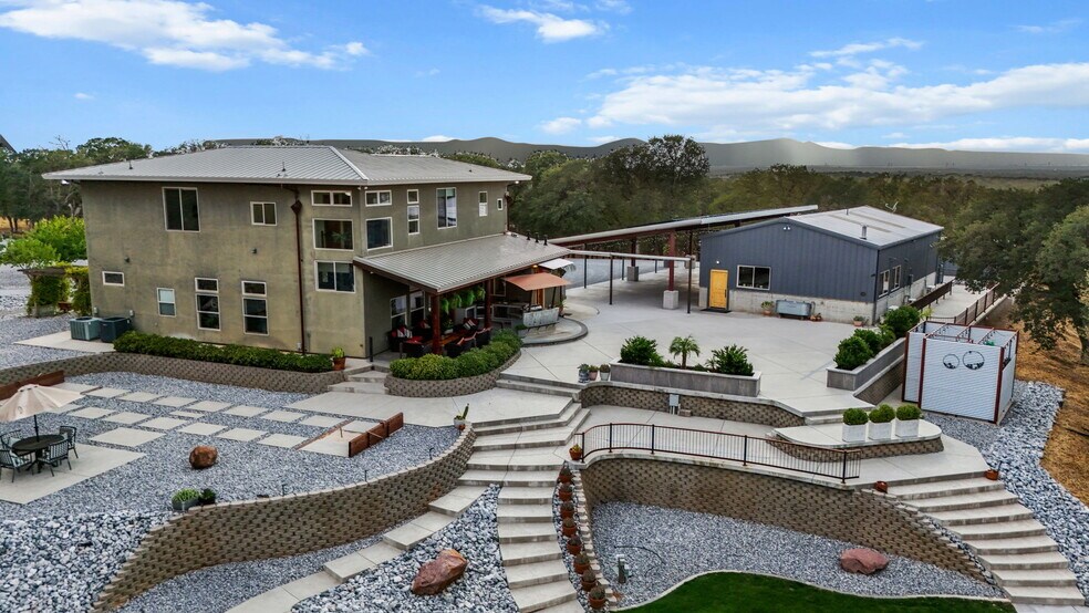 More Photos Of 16710 Oak Hollow Dr, Cottonwood Lodge Meeting Hall For Sale