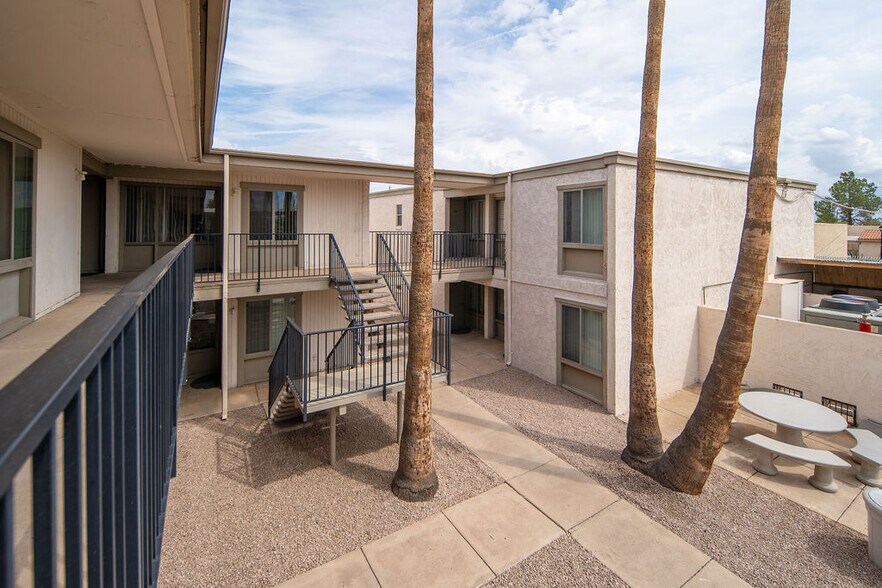 More Photos Of 2432 W Turney Ave, Phoenix Shelter For Sale