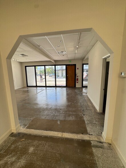 More Photos Of 323-329 Central Ave, Sarasota Office For Lease