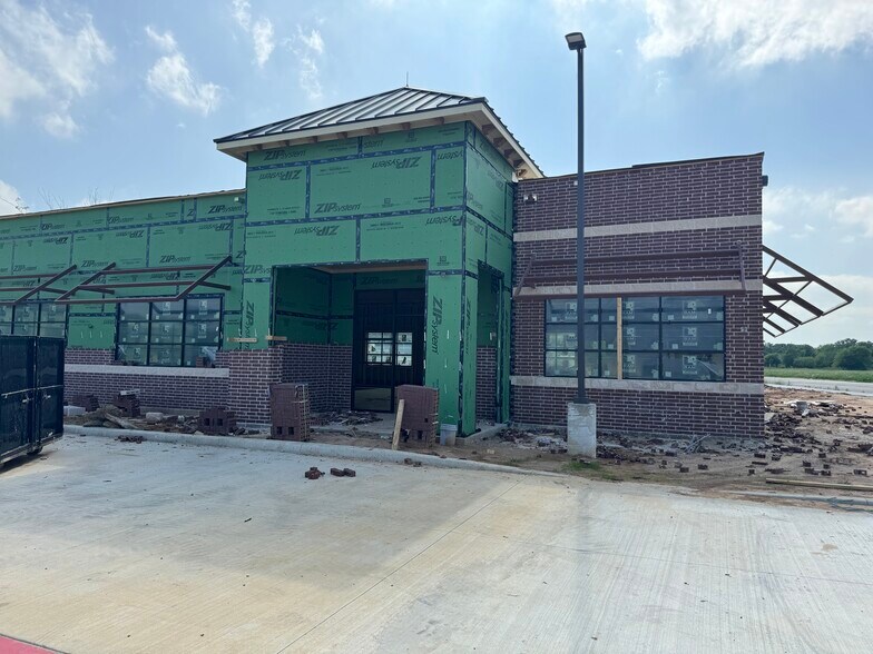More Photos Of 3622 Duchess, Denton Office For Lease